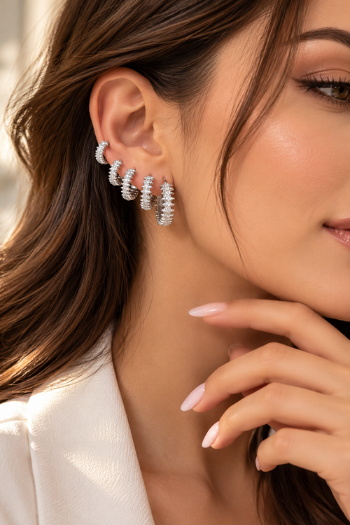 Gümüş Renk Zirkon Taşlı Pirinç Halka Tırtık Model Kadın Küpe Seti
