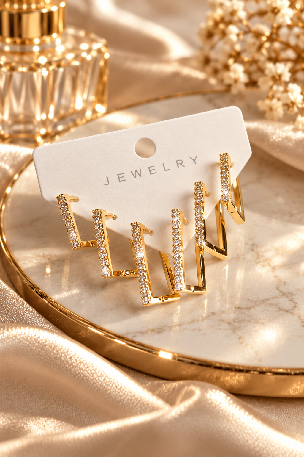 Gold Renk Zirkon Taşlı Pirinç Kare Model Kadın Küpe Seti