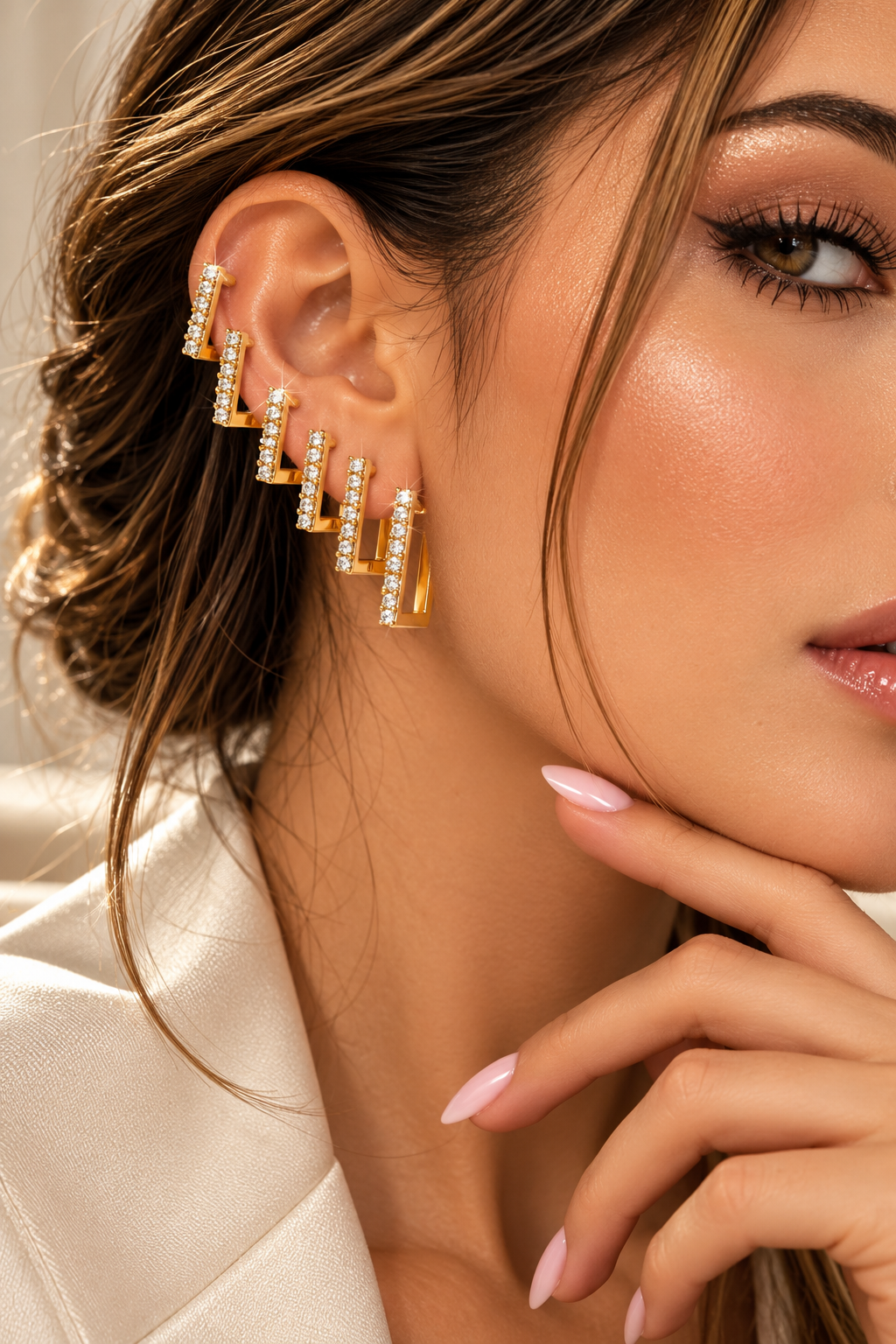 Gold Renk Zirkon Taşlı Pirinç Kare Model Kadın Küpe Seti