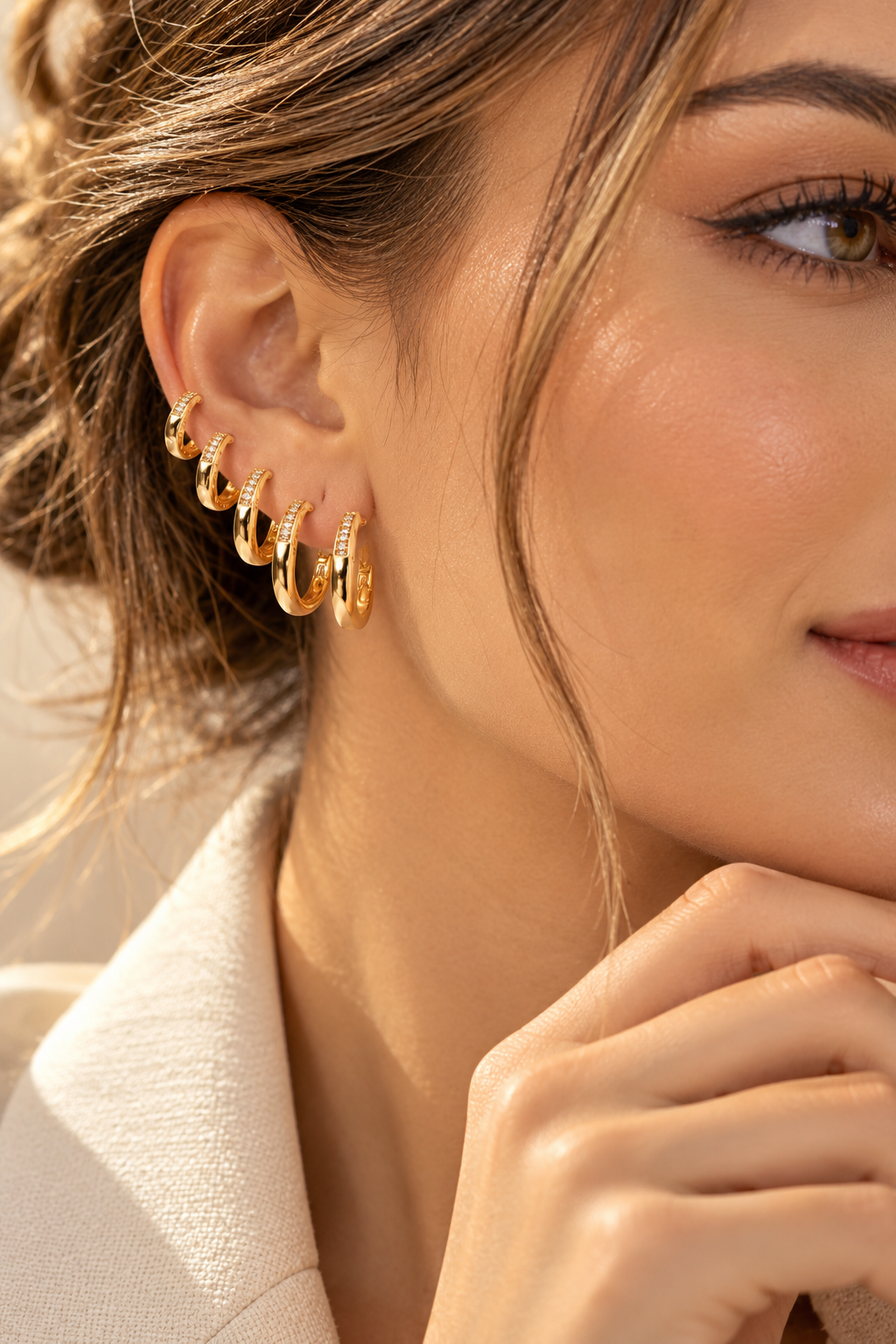 Gold Renk Zirkon Taşlı Pirinç İnce Kare Halka Model Kadın Küpe Seti